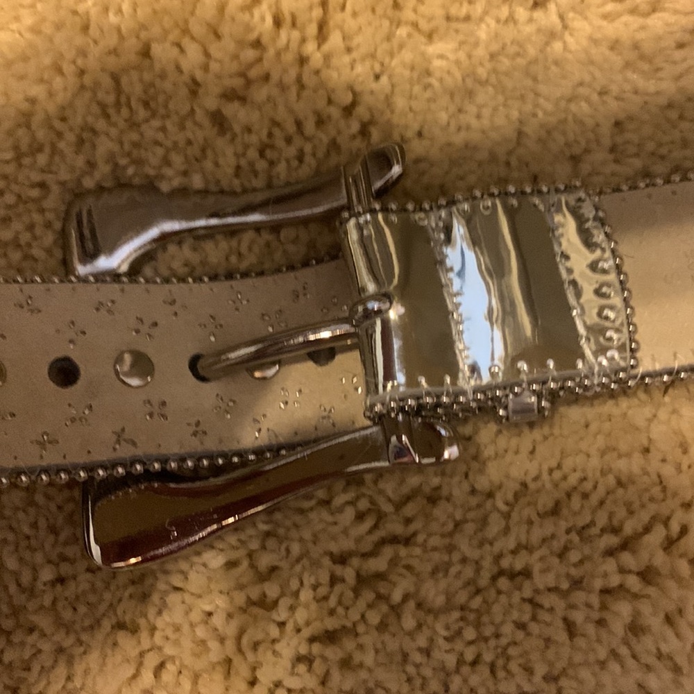 ONE DAY SALE!!  NEW!! SHOCKING SILVER GUESS BELT SZ SMALL - Picture 3 of 10